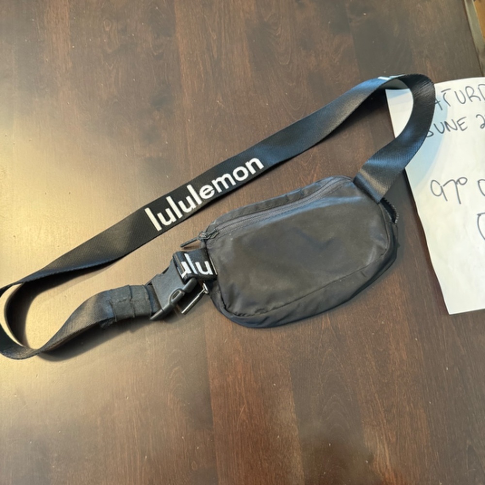 RARE FIND!! Lululemon Everywhere Belt Bag w/ ICONIC Logo Strap